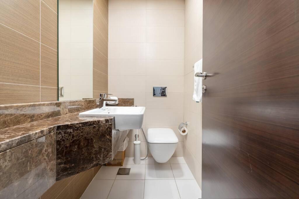 Cozy Studio In Sparkle Tower Jbr By Suiteable Dubai Exterior photo