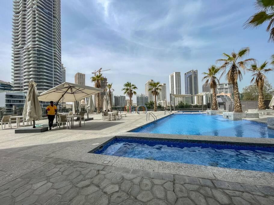 Cozy Studio In Sparkle Tower Jbr By Suiteable Dubai Exterior photo